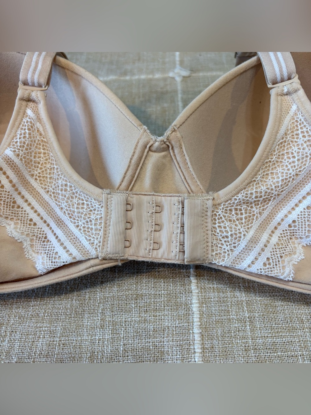 Hanes Smooth Light Nude T-Shirt Bra with Lace Accent size Large - Picture 4 of 7